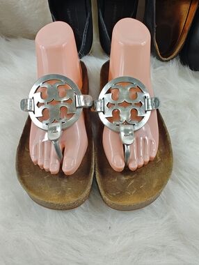 Tory Burch Miller Cloud Metallic Medallion Thong Sandals Women’s Size 9